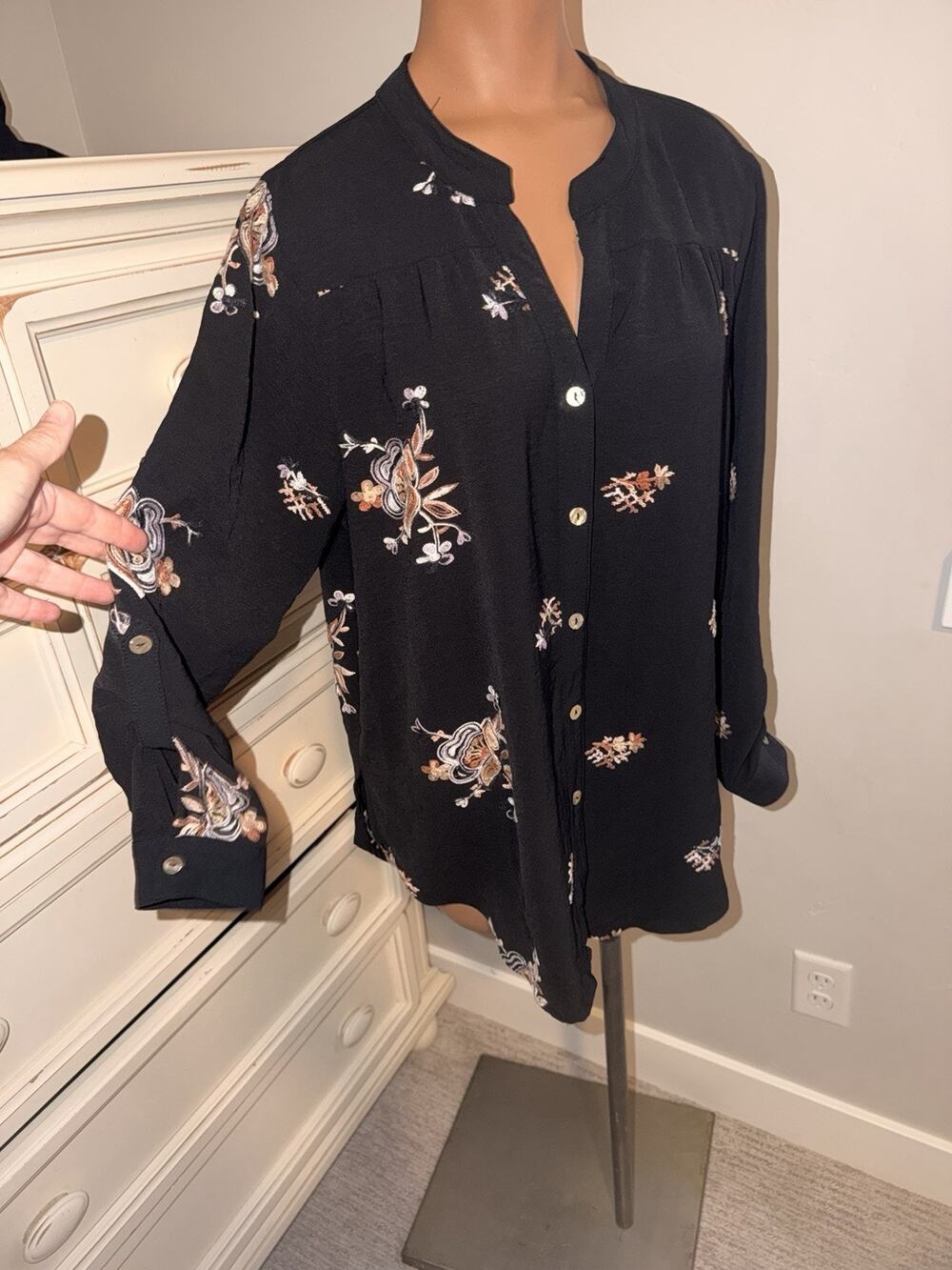 Fig & Flowers Embroidered Floral Blouse Business Casual Size Large